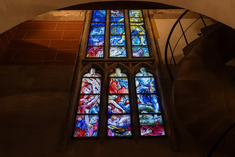 Fensterkunst in der Abteikirche